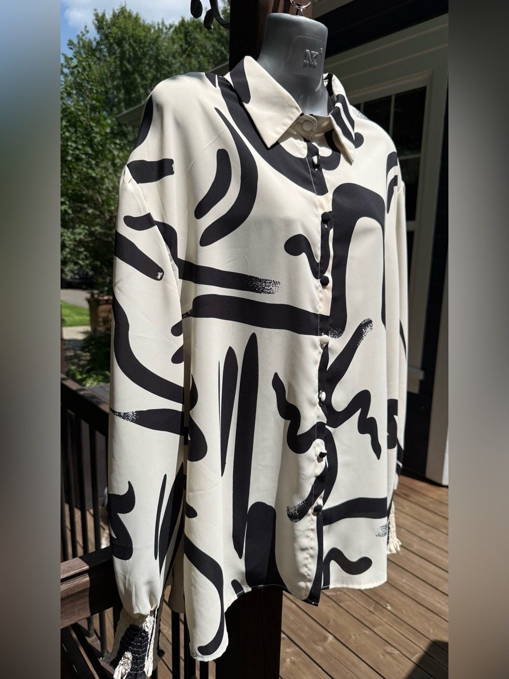 Black Ivory Abstract Print Button Down Blouse Size XL Long Sleeve Smocked Cuffs - Picture 4 of 11